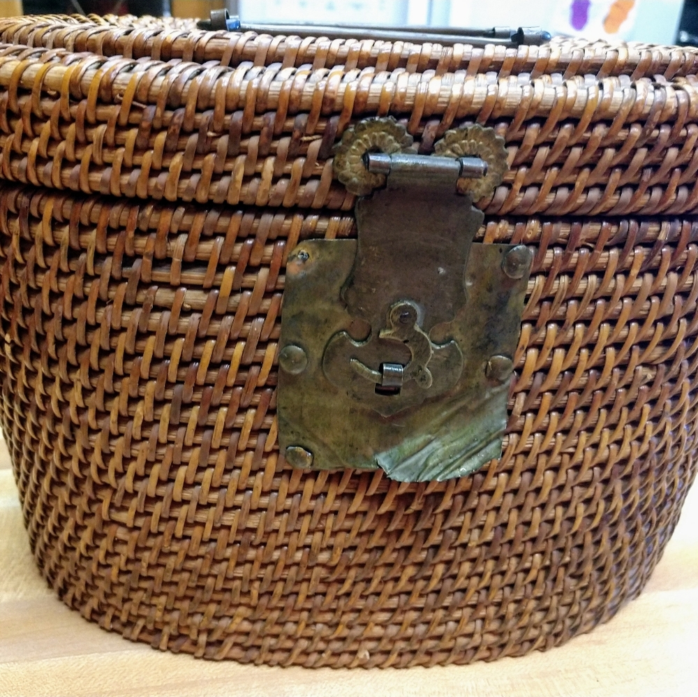 Vintage Wicker Sewing basket